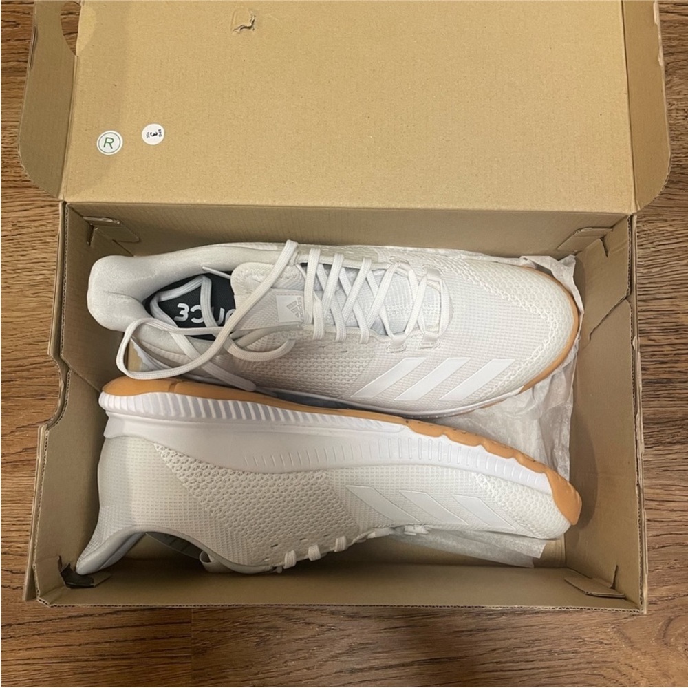 NWT tags Volleyball shoes